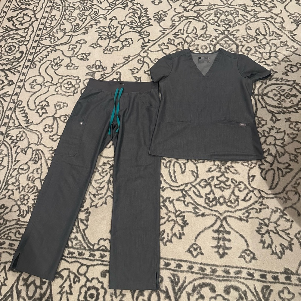Figs Charcoal Gray Scrub Set with Teal Drawstring